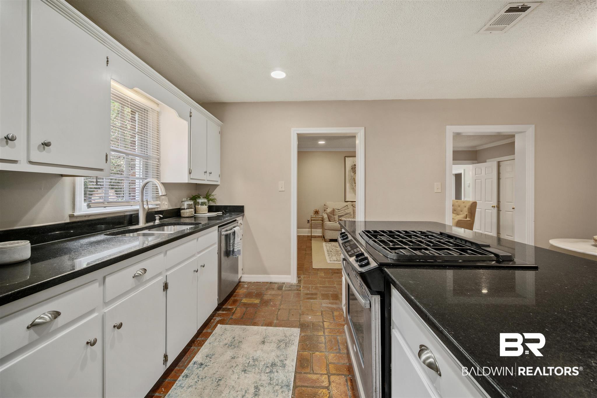 2208 Old Government Street Mobile, AL 36606 - Photo 9 of 26