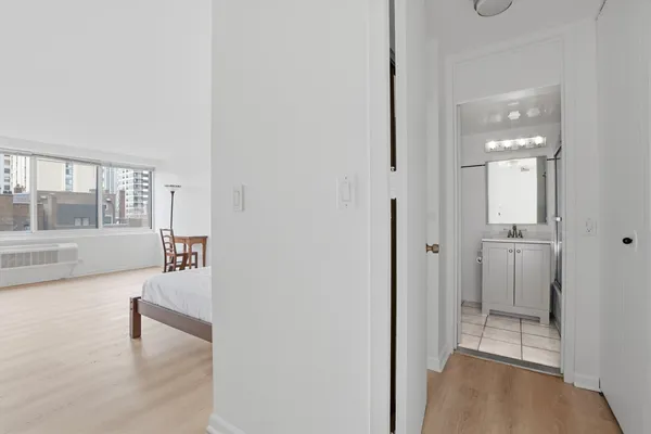 $1,700 | 1440 North Lake Shore Drive, Unit 5F, Chicago, IL 60610