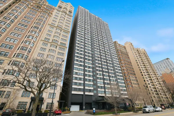 $1,700 | 1440 North Lake Shore Drive, Unit 5F, Chicago, IL 60610