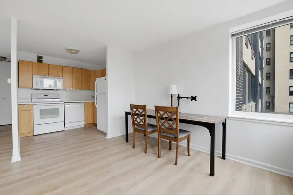 $1,700 | 1440 North Lake Shore Drive, Unit 5F, Chicago, IL 60610