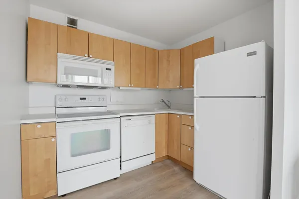 $1,700 | 1440 North Lake Shore Drive, Unit 5F, Chicago, IL 60610