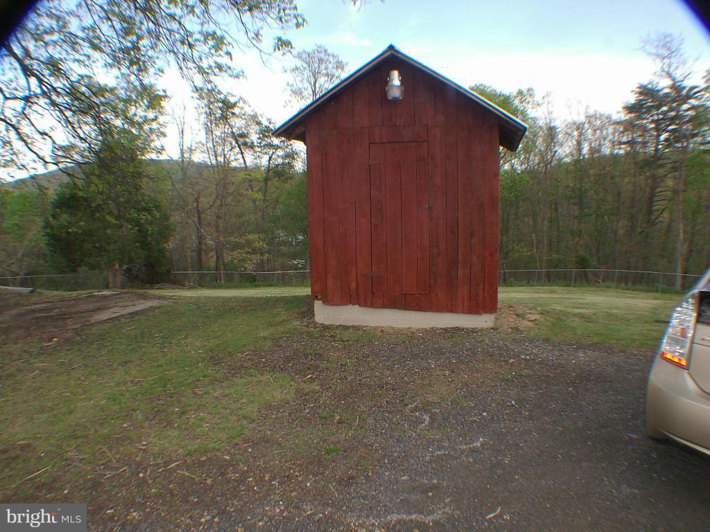 239 McDonald Road Winchester, VA 22602 - Photo 22 of 26 Interior (General)