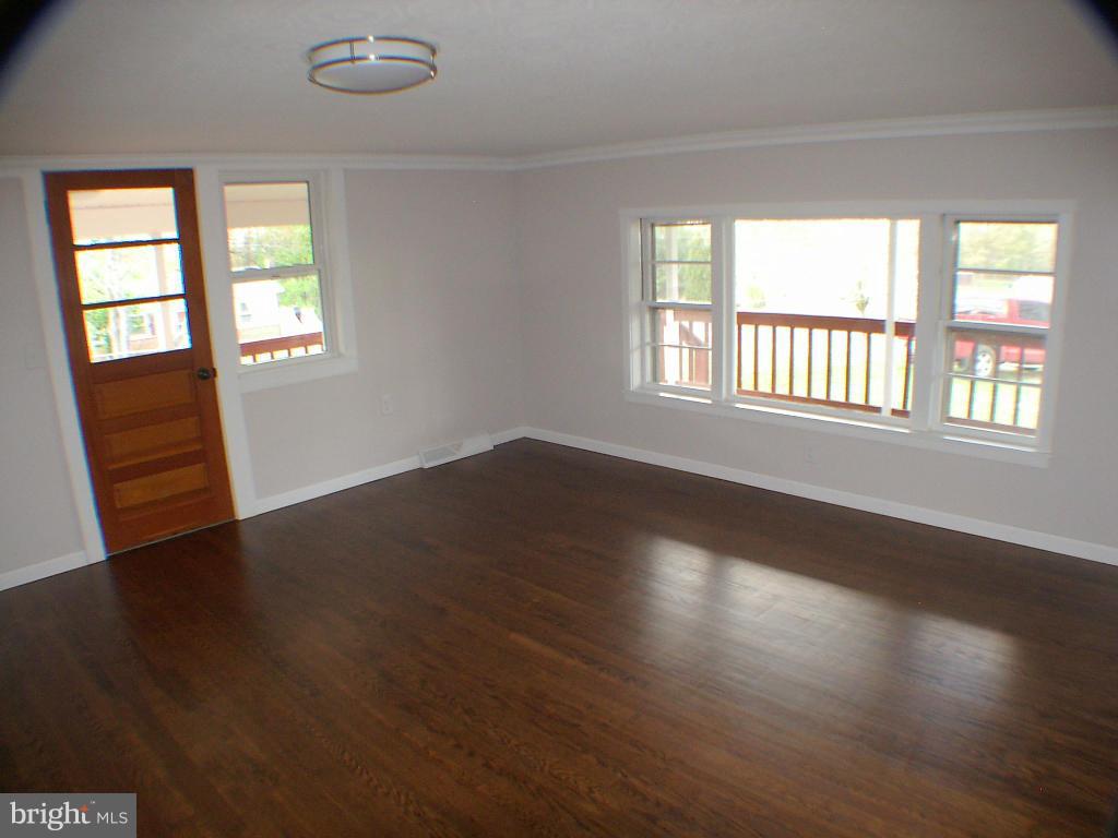 239 McDonald Road Winchester, VA 22602 - Photo 4 of 26 Living Room