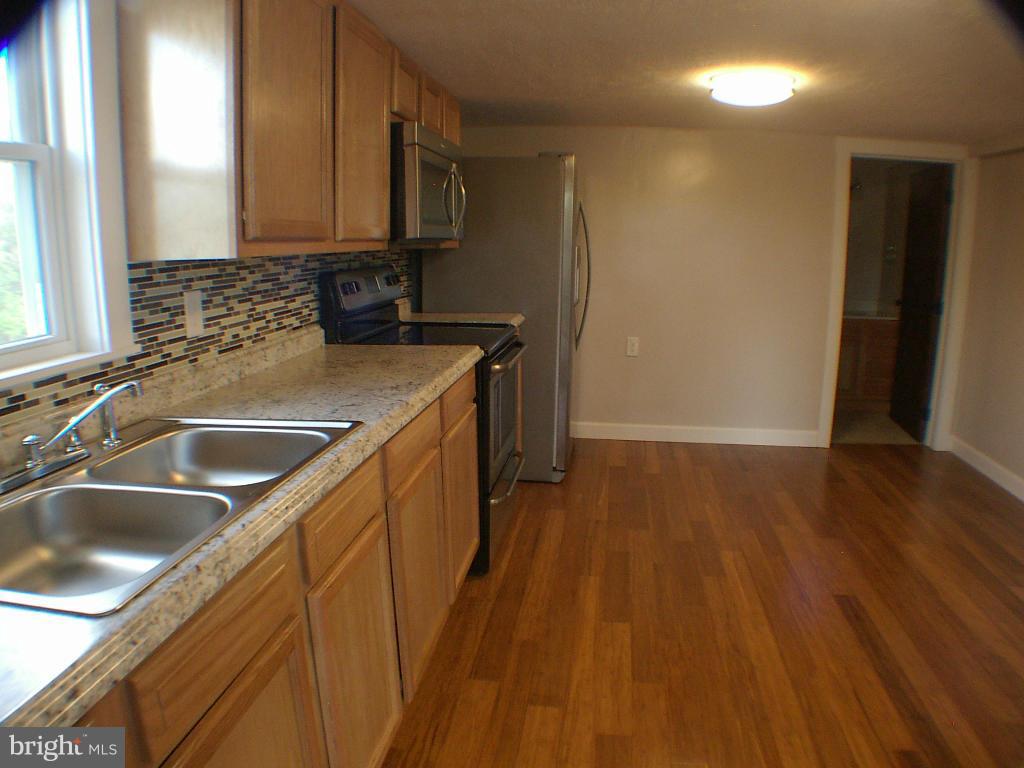 239 McDonald Road Winchester, VA 22602 - Photo 6 of 26 Kitchen