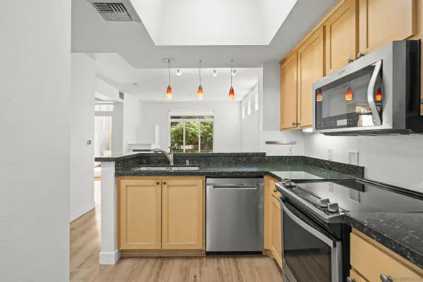 $2,375 | 2400 Fifth Avenue, Unit 103, San Diego, CA 92101