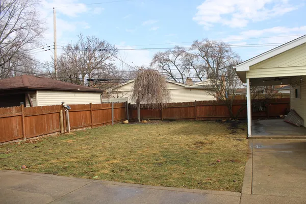 $389,900 | 5123 Wolfe Drive, Oak Lawn, IL 60453