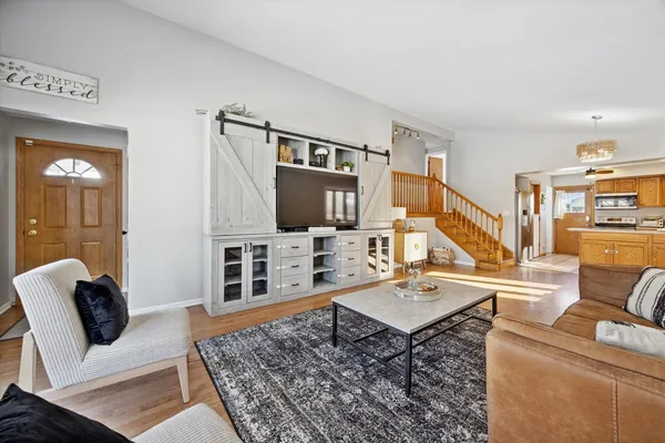 $389,900 | 5123 Wolfe Drive, Oak Lawn, IL 60453