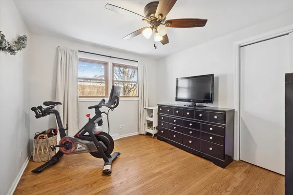 $389,900 | 5123 Wolfe Drive, Oak Lawn, IL 60453