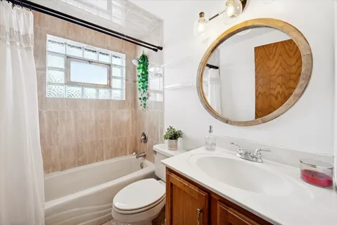 $395,000 | 5123 Wolfe Drive, Oak Lawn, IL 60453