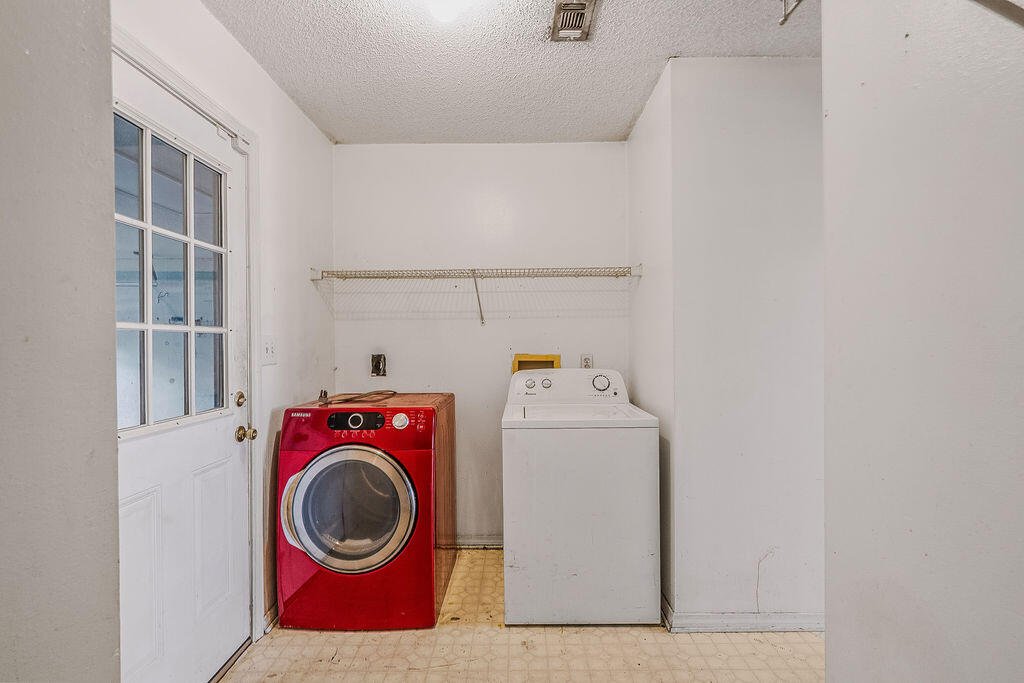 53 4th Street Shalimar, FL 32579 - Photo 33 of 47 a utility room with dryer and washer