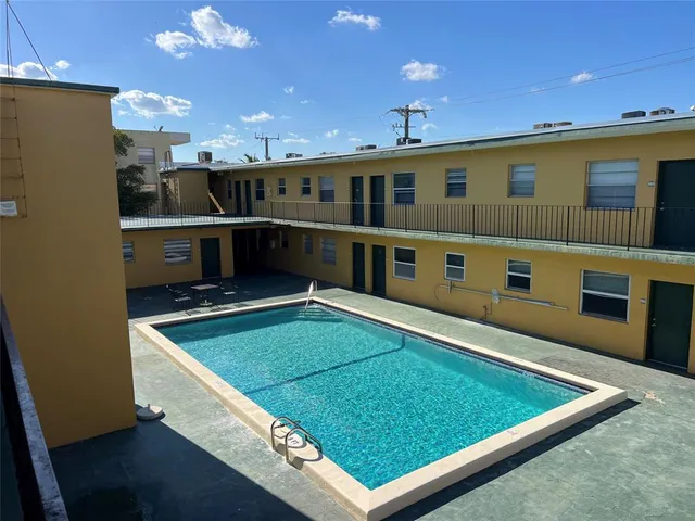 a view of a yard with plants