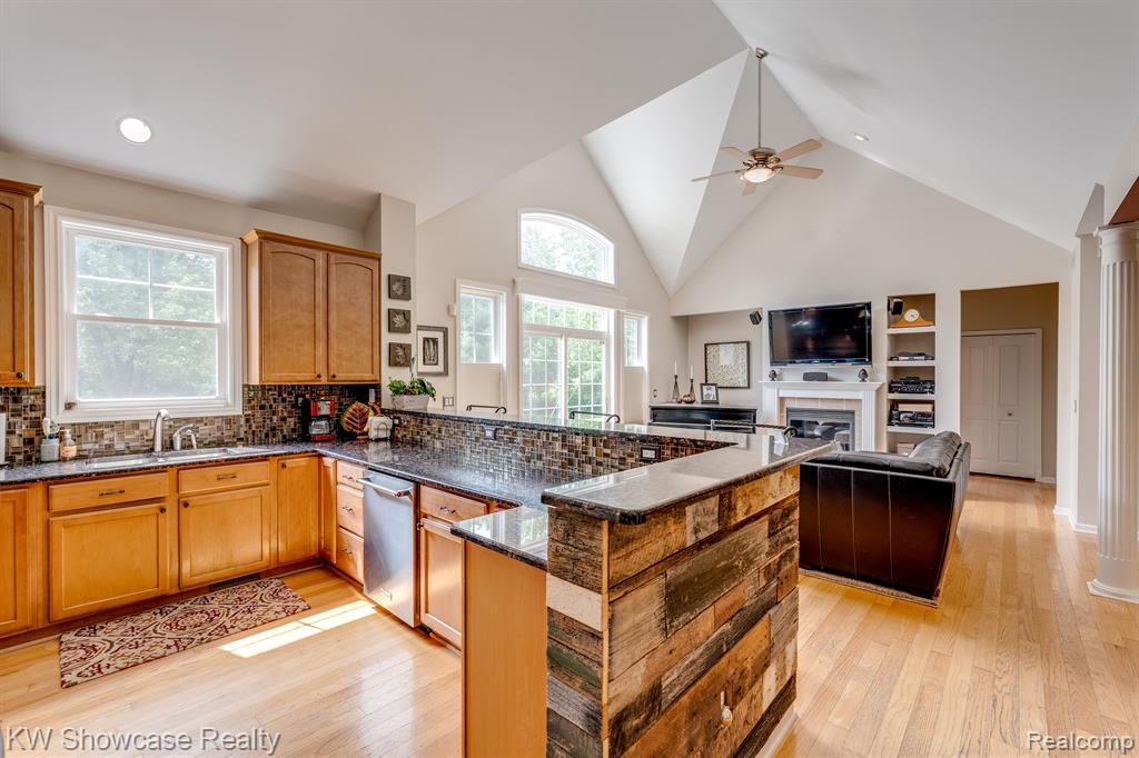 671 North Hughes Road Howell, MI 48843 - Photo 10 of 60