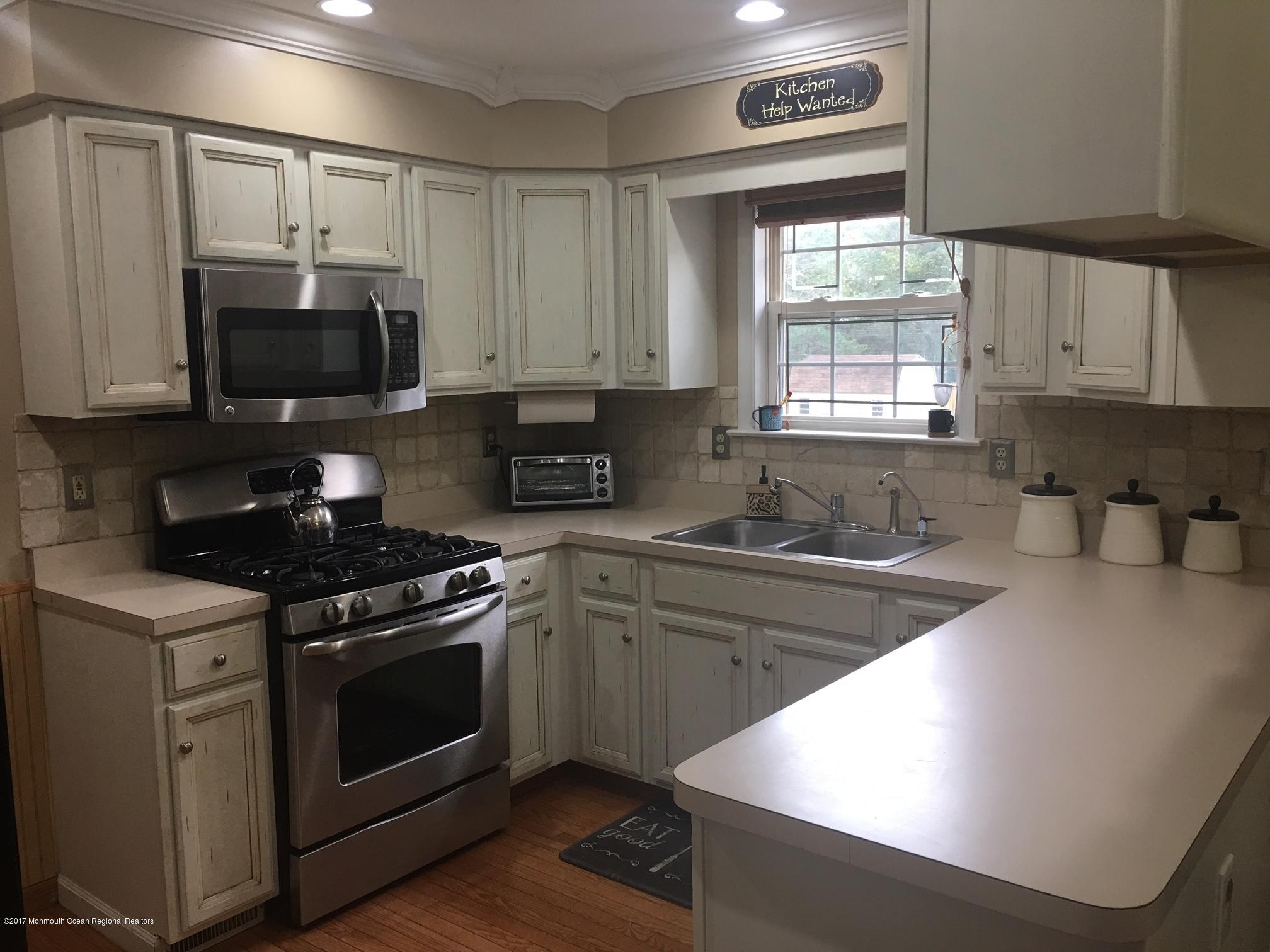 81 Bennetts Mills Road Jackson, NJ 08527 - Photo 4 of 16 KITCHEN