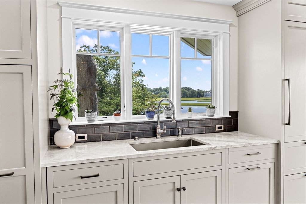 67 Border Street Scituate, MA 02066 - Photo 8 of 34