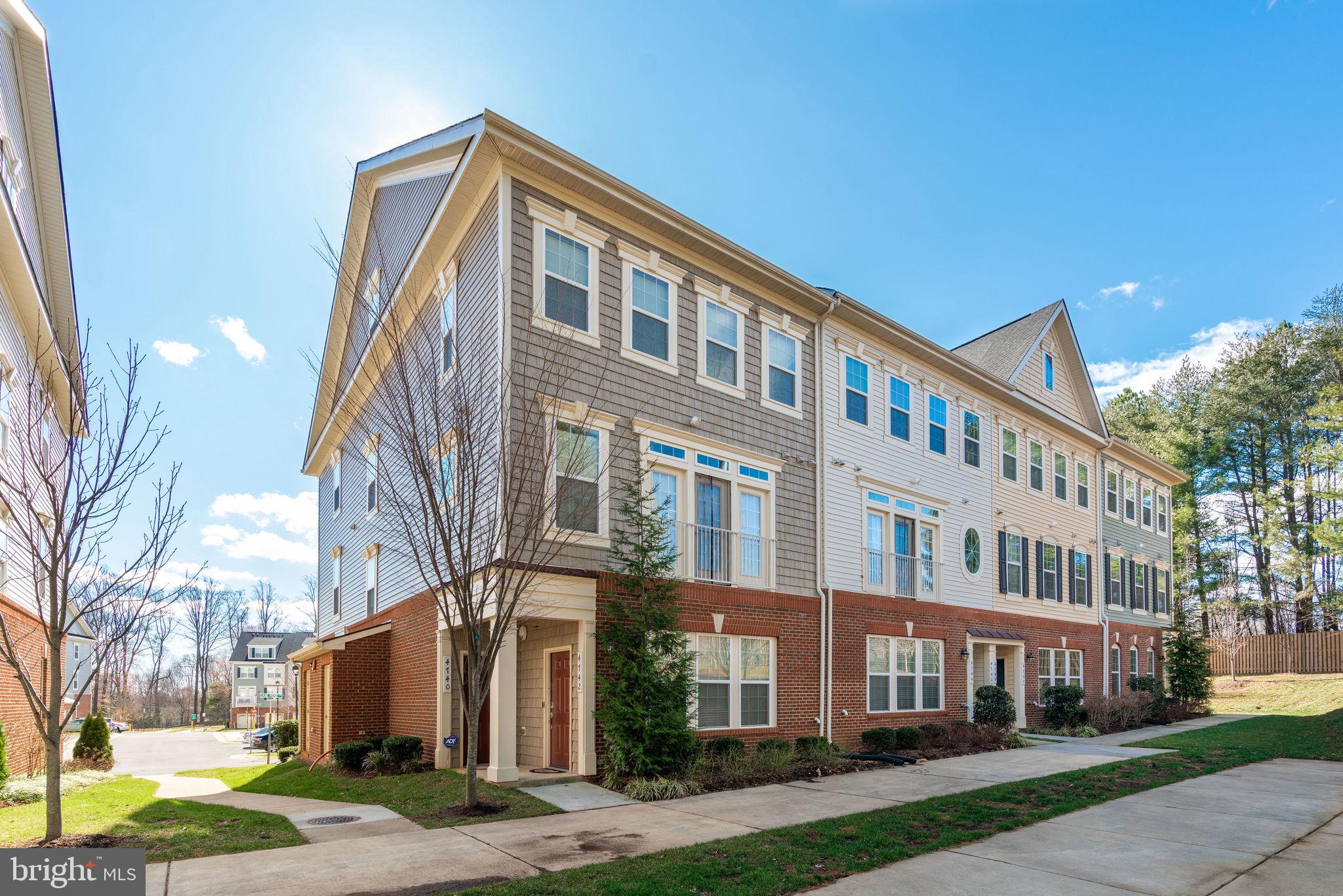 Amazing End unit with car-garage in a Premium lot!