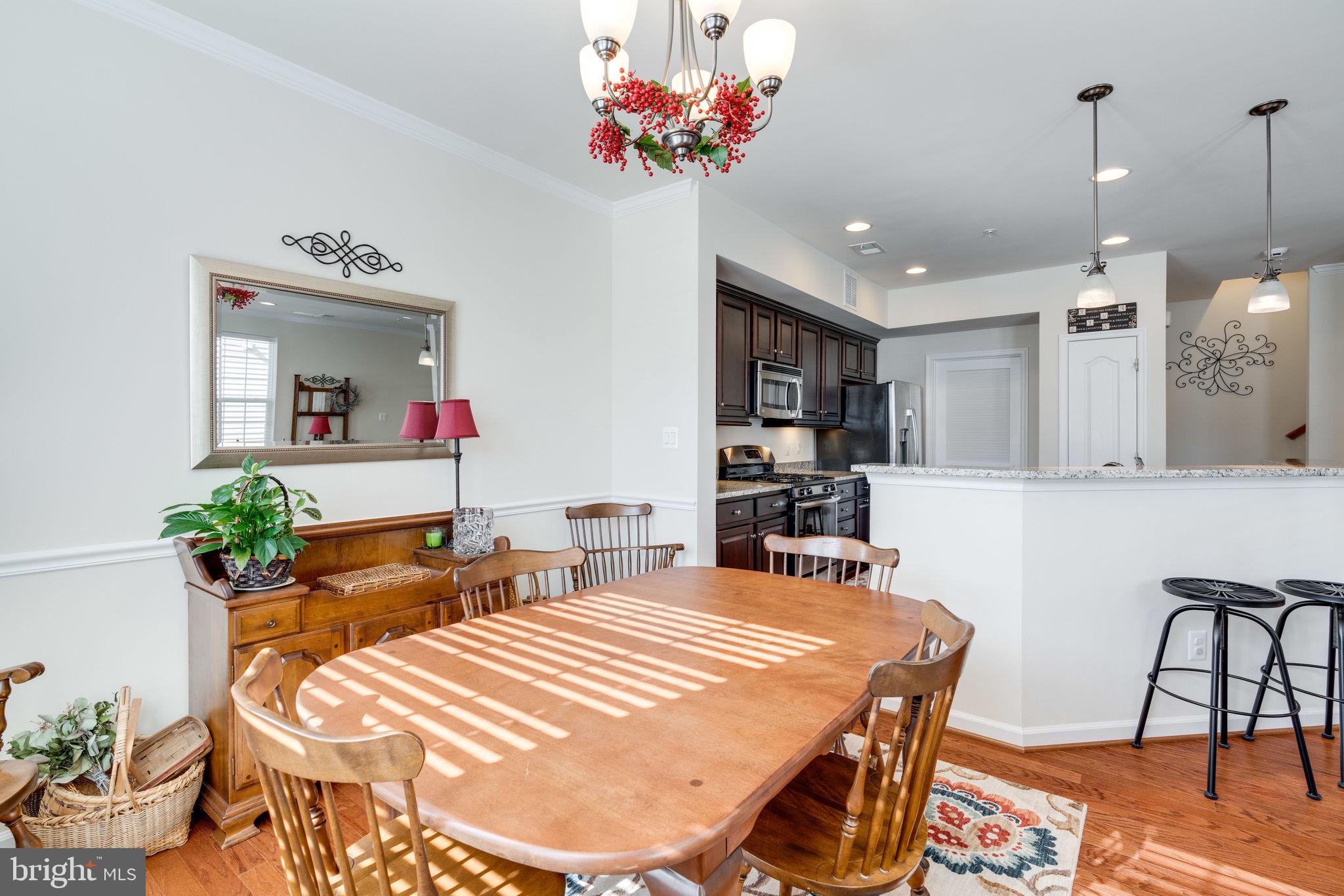 4740 Dane Ridge Circle, Unit 20 Woodbridge, VA 22193 - Photo 10 of 42 Crown Moldings!