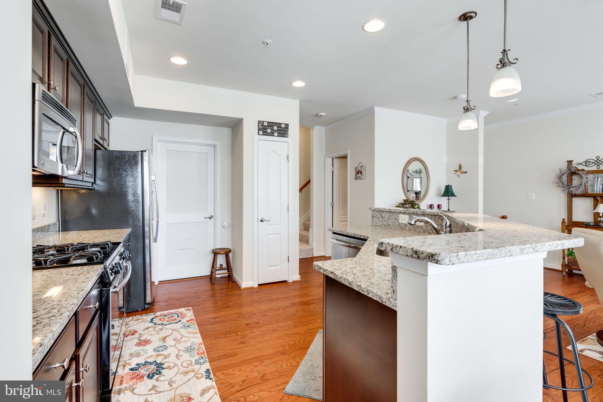 4740 Dane Ridge Circle, Unit 20 Woodbridge, VA 22193 - Photo 14 of 42 Fantastic Kitchen!