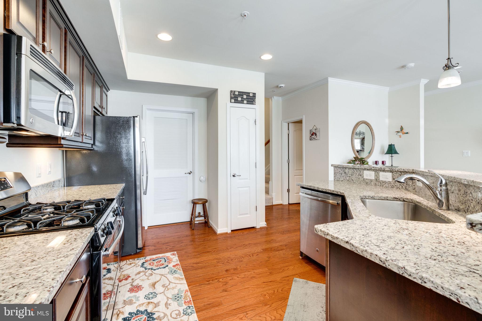 4740 Dane Ridge Circle, Unit 20 Woodbridge, VA 22193 - Photo 15 of 42 Granite counter tops!