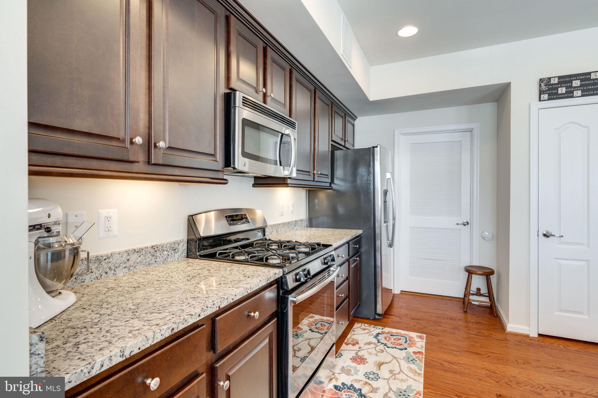 4740 Dane Ridge Circle, Unit 20 Woodbridge, VA 22193 - Photo 16 of 42 Lost of cabinets