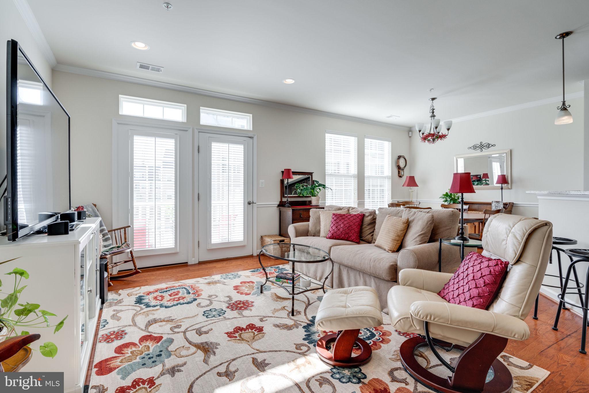 4740 Dane Ridge Circle, Unit 20 Woodbridge, VA 22193 - Photo 7 of 42 Tons of Natural lights!