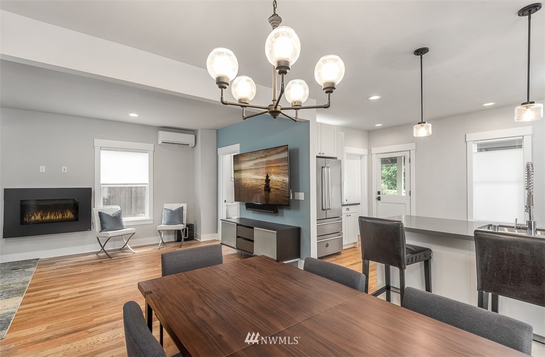 934 North 77th Street Seattle, WA 98103 - Photo 2 of 28 Gallery Image 2