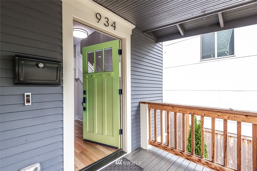 934 North 77th Street Seattle, WA 98103 - Photo 3 of 28 Gallery Image 3