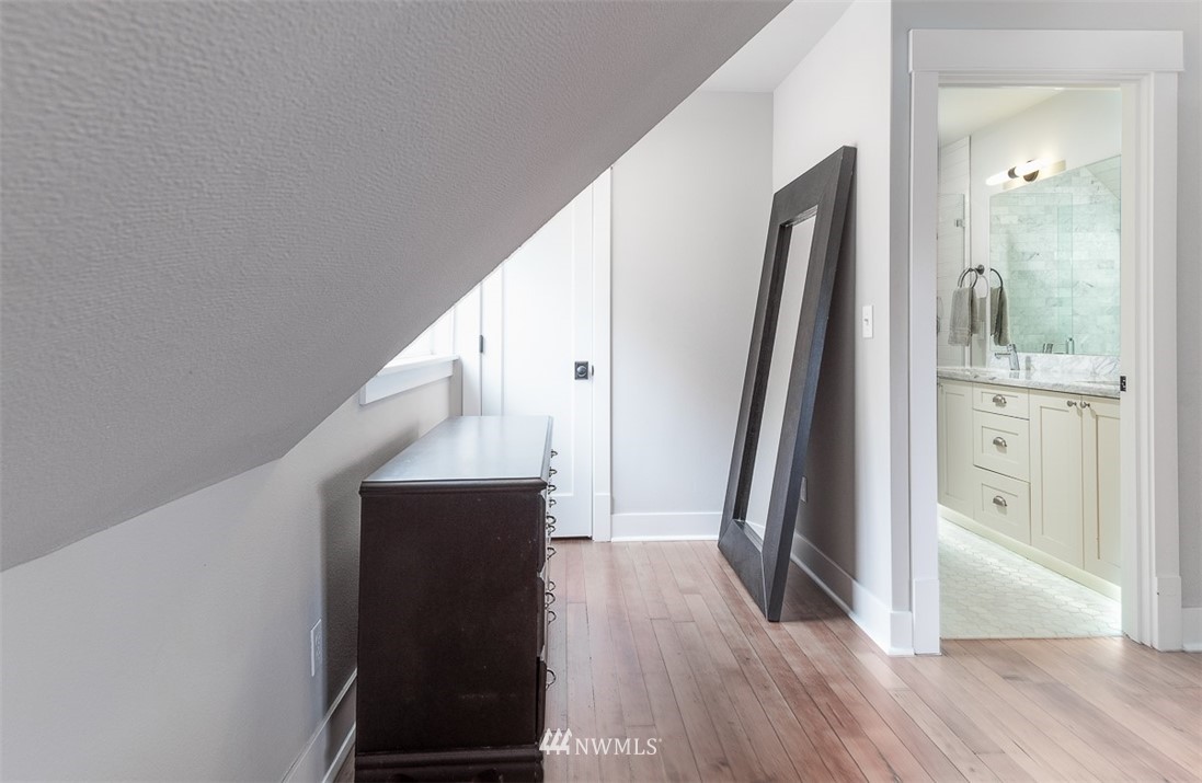 934 North 77th Street Seattle, WA 98103 - Photo 21 of 28 Gallery Image 21