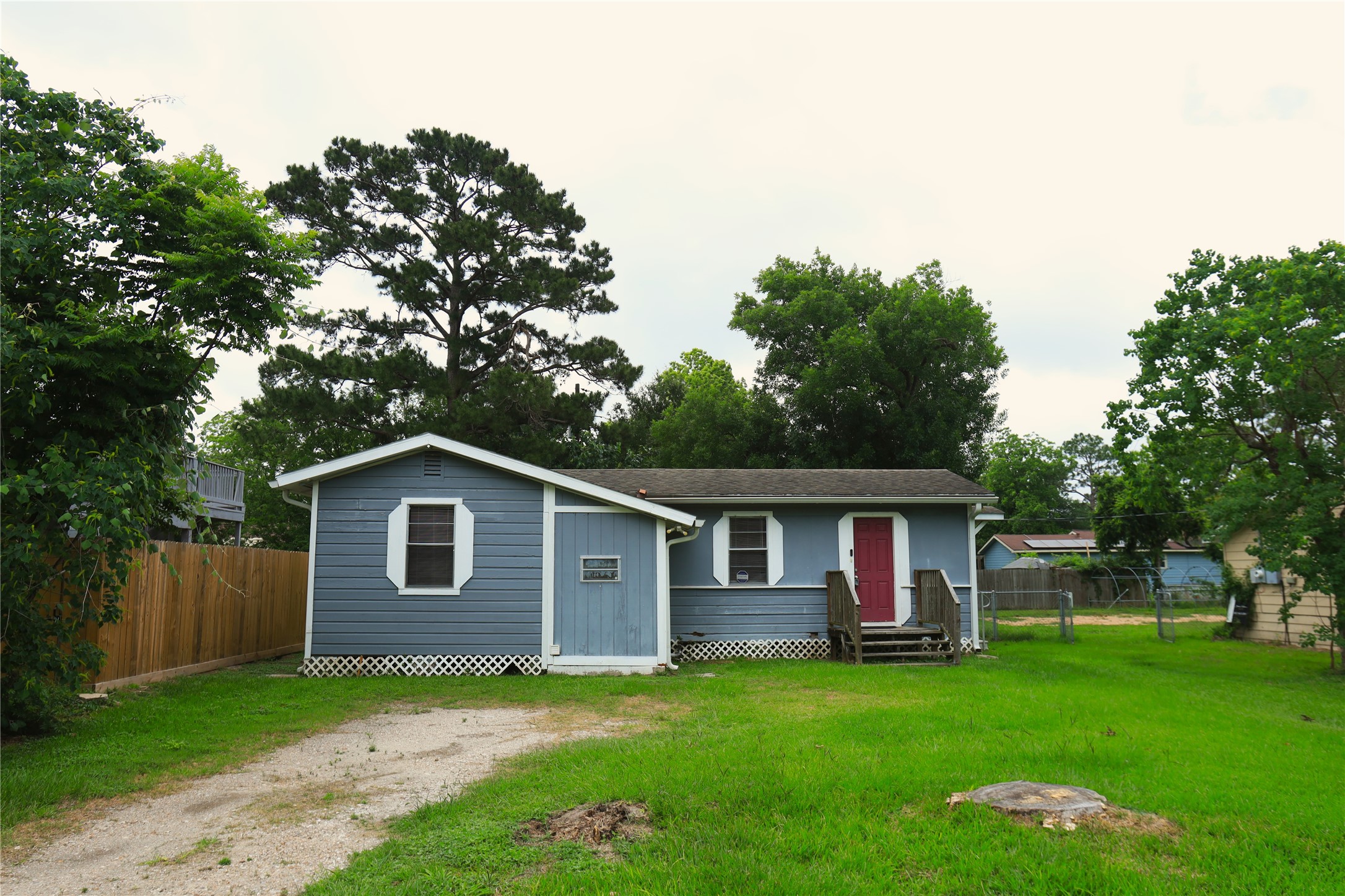 713 South Valderas Street Angleton, TX 77515 - Photo 1 of 10 a view of a house with a yard