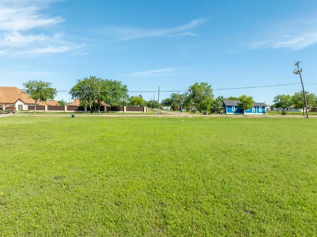 $48,000 | 405 East Spurgeon Street, Itasca, TX 76055