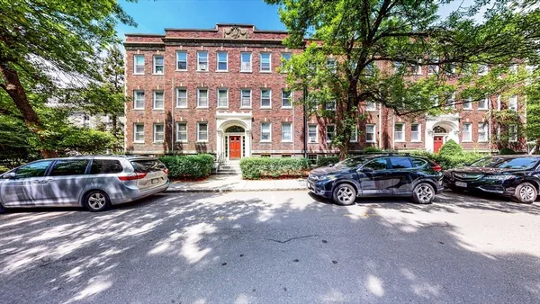 $4,850 | 98 Toxteth Street, Unit 2, Brookline, MA 02446