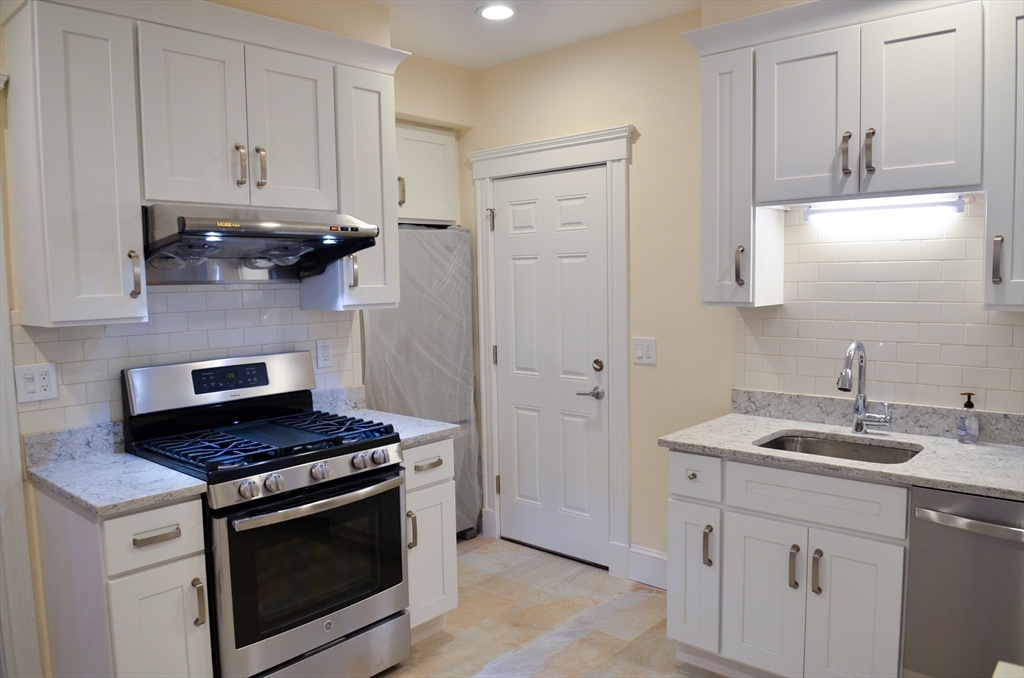 98 Toxteth Street, Unit 2 Brookline, MA 02446 - Photo 3 of 24