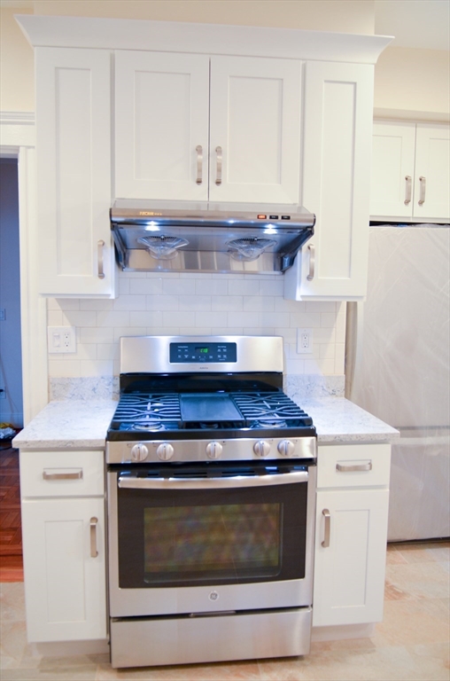 98 Toxteth Street, Unit 2 Brookline, MA 02446 - Photo 5 of 24