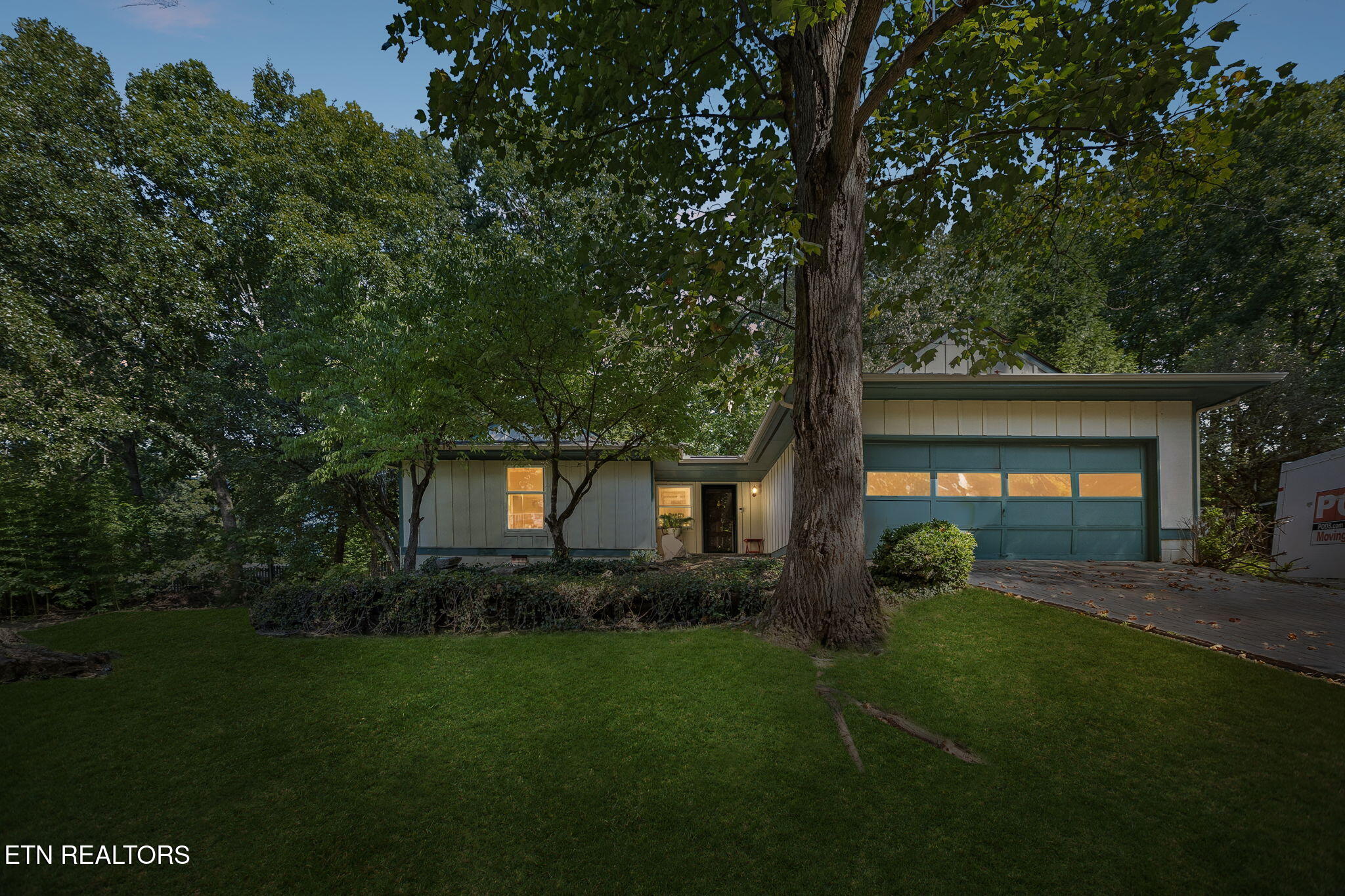 10033 Bluegrass Road Knoxville, TN 37922 - Photo 39 of 41 Home at Dusk
