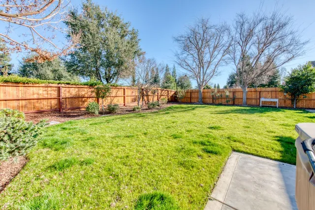 a view of a yard with a house