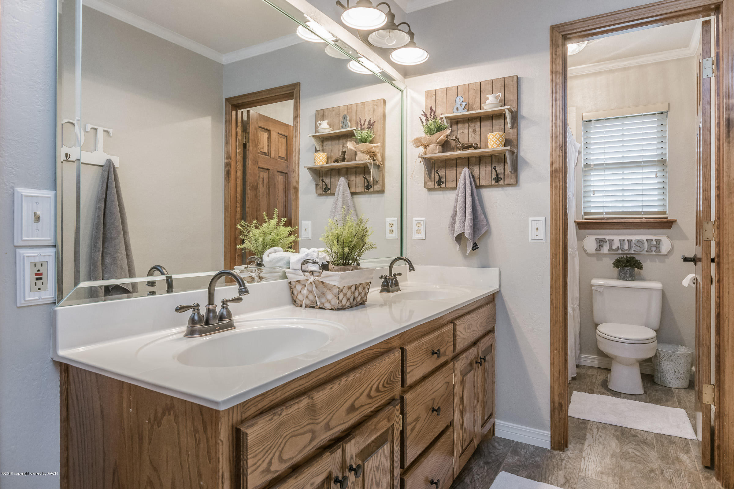 7705 Sheldon Road Amarillo, TX 79119 - Photo 20 of 26 Hall Bathroom
