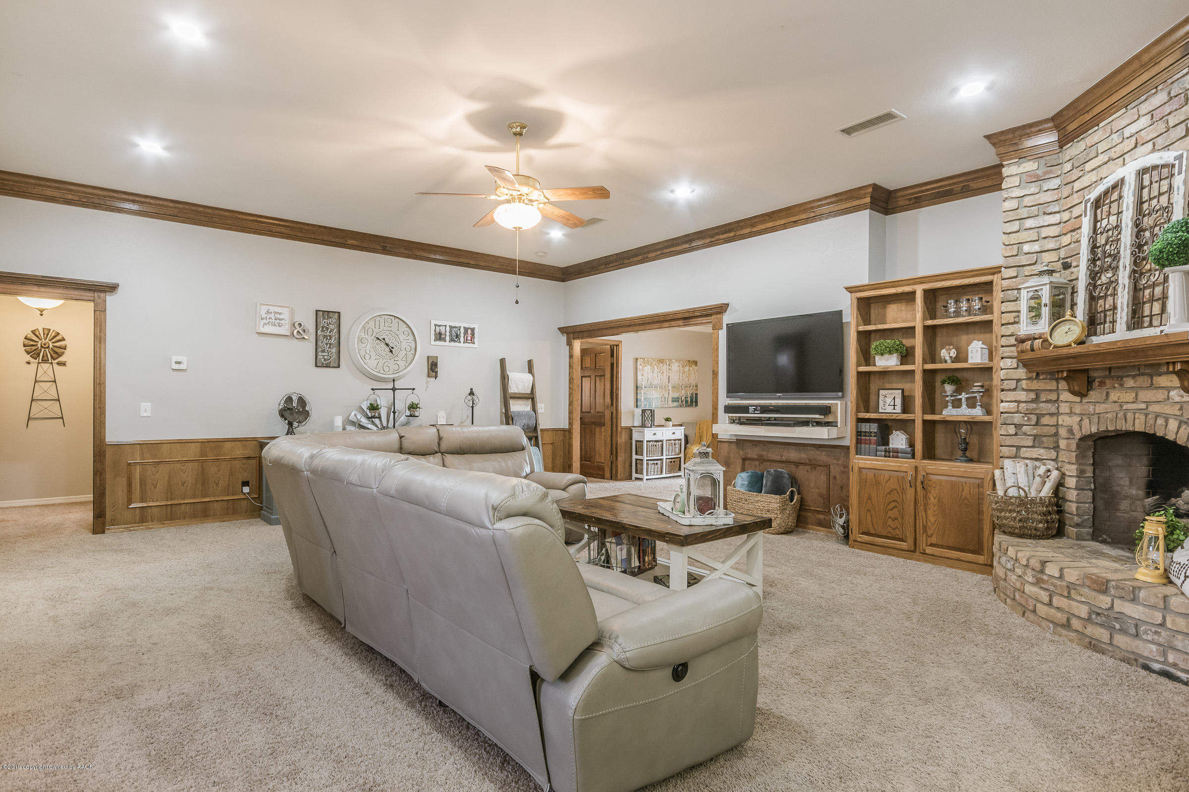 7705 Sheldon Road Amarillo, TX 79119 - Photo 3 of 26 Living Room