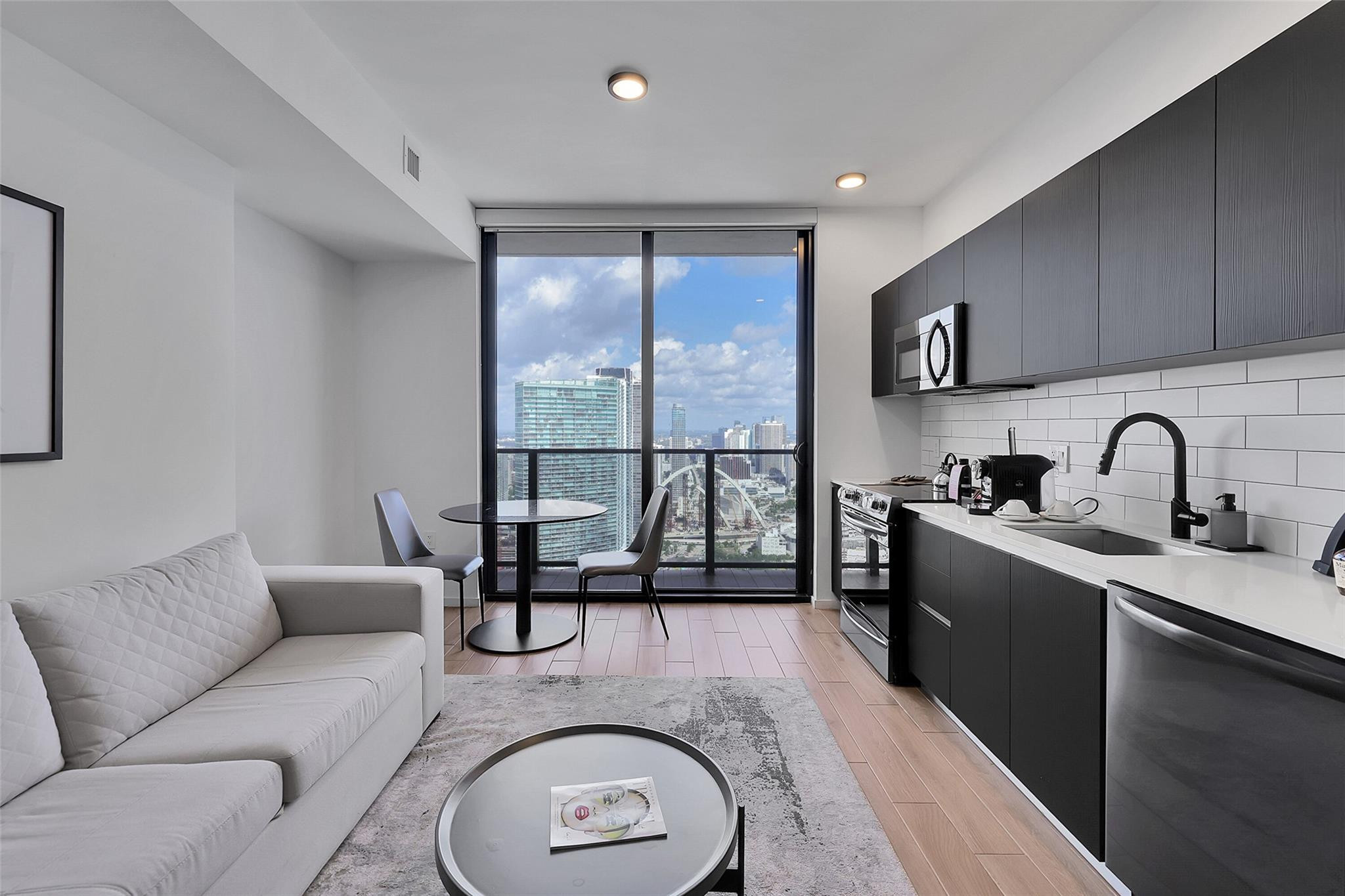 398 Northeast 5th Street, Unit 4404 Miami, FL 33132 - Photo 5 of 27 Photo 5