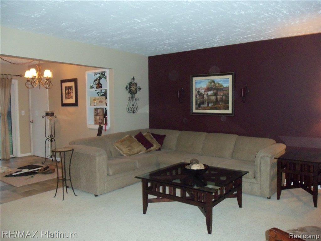 110 North Kellogg Road Howell, MI 48843 - Photo 3 of 16 Living Room
