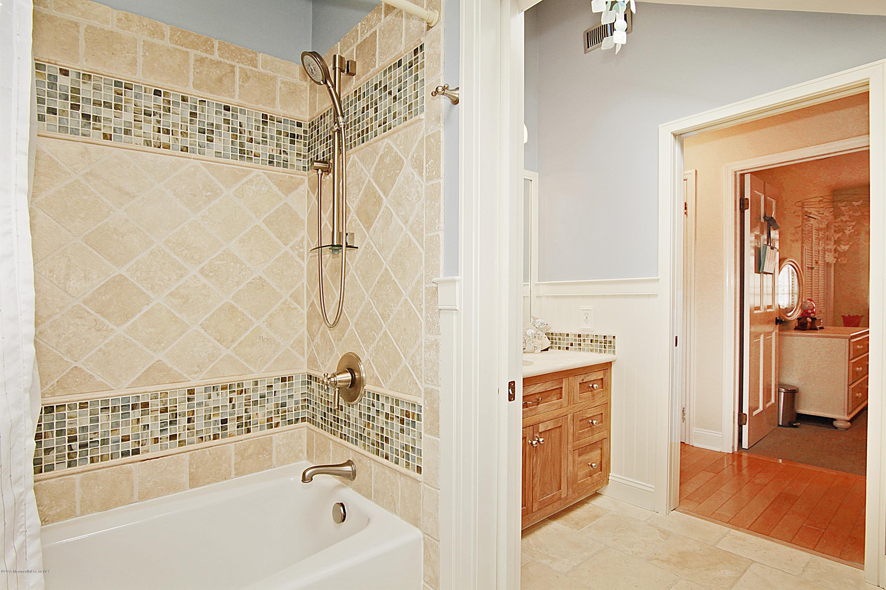 83 Ave Of Two Rivers Rumson, NJ 07760 - Photo 19 of 25 2nd Level Bath