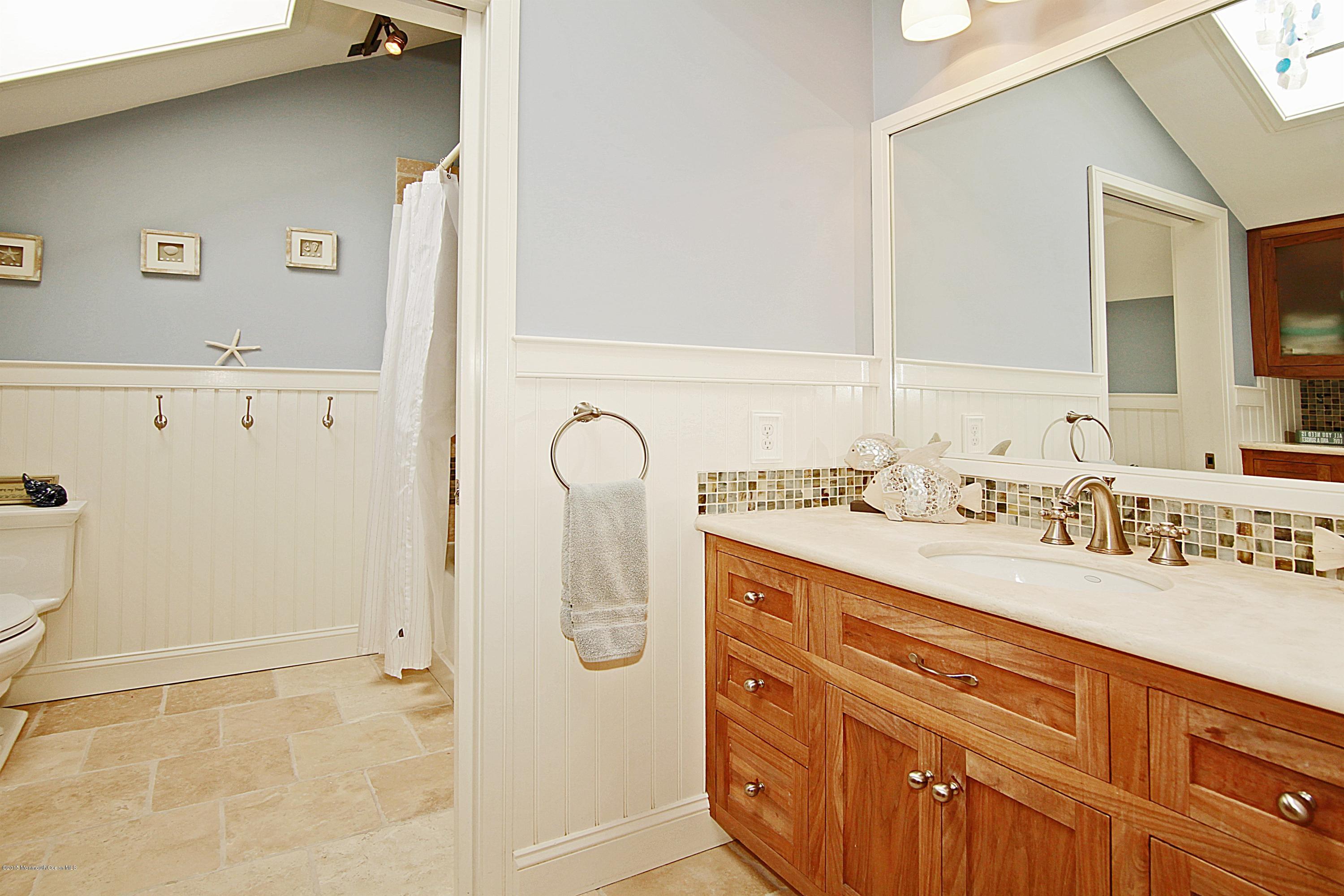 83 Ave Of Two Rivers Rumson, NJ 07760 - Photo 21 of 25 2 stage bath