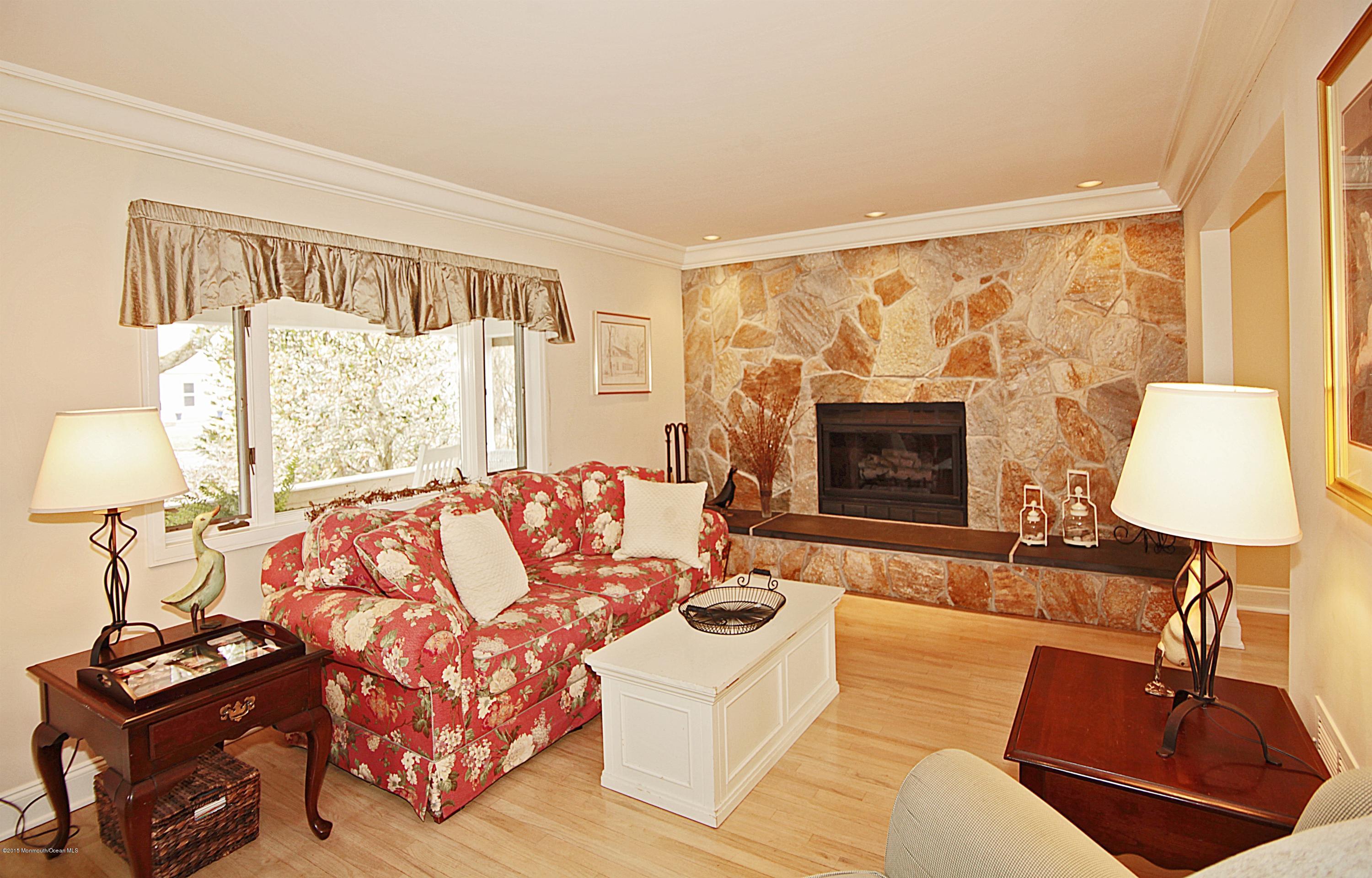 83 Ave Of Two Rivers Rumson, NJ 07760 - Photo 4 of 25 Warm and Welcoming