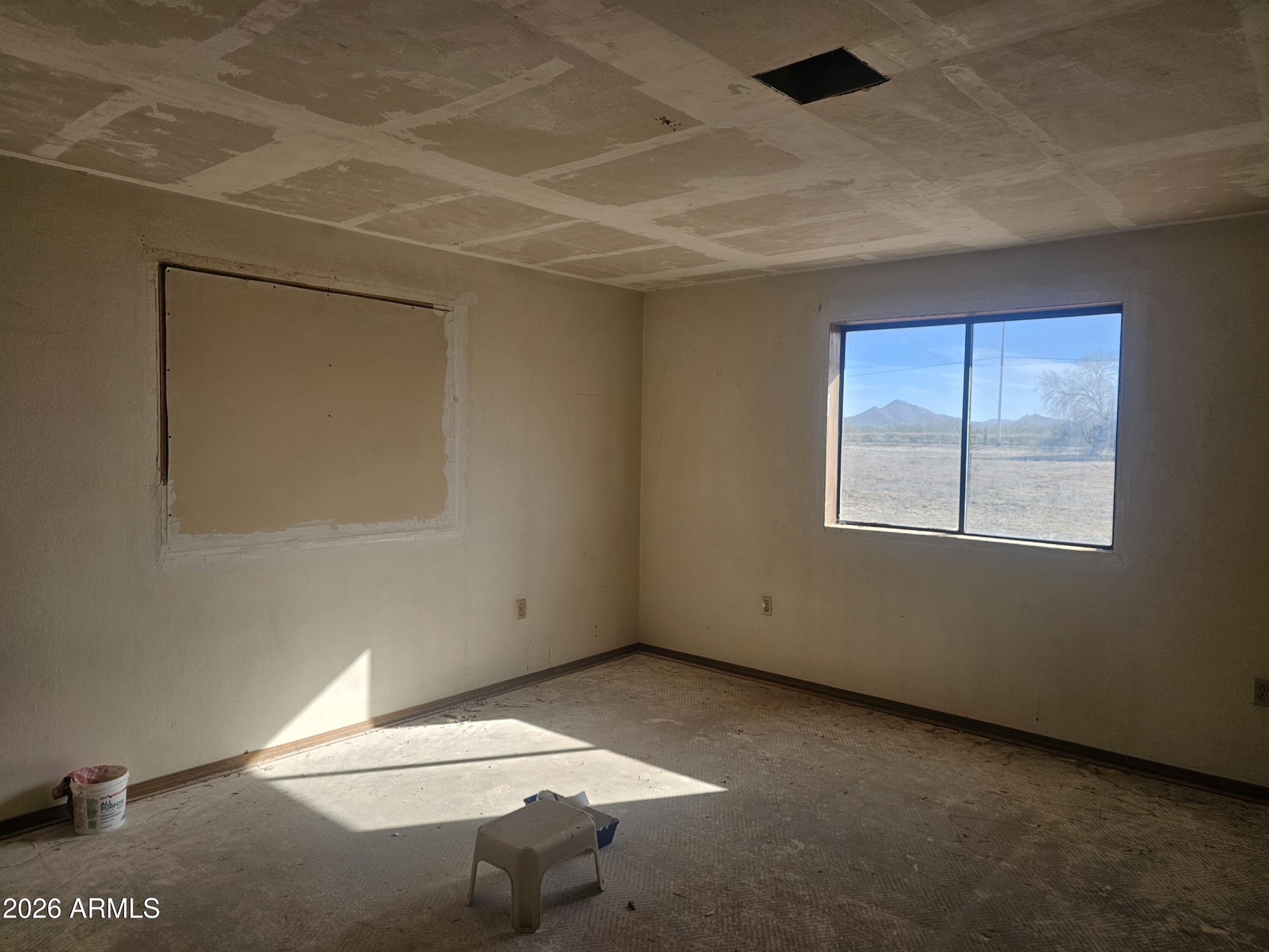 3613 North Papoose Road Casa Grande, AZ 85193 - Photo 19 of 19 an empty room with a window