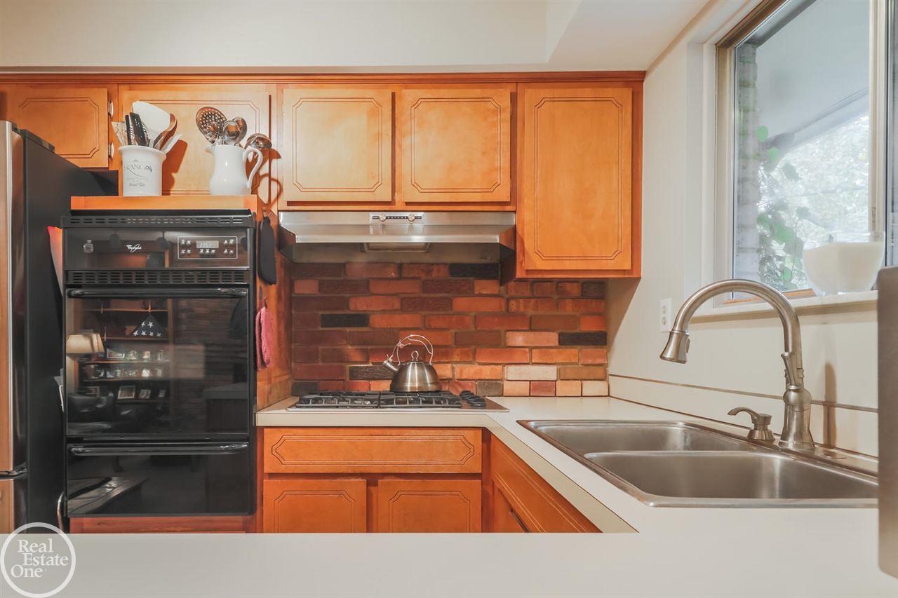 5517 Commerce Road West Bloomfield, MI 48324 - Photo 24 of 33