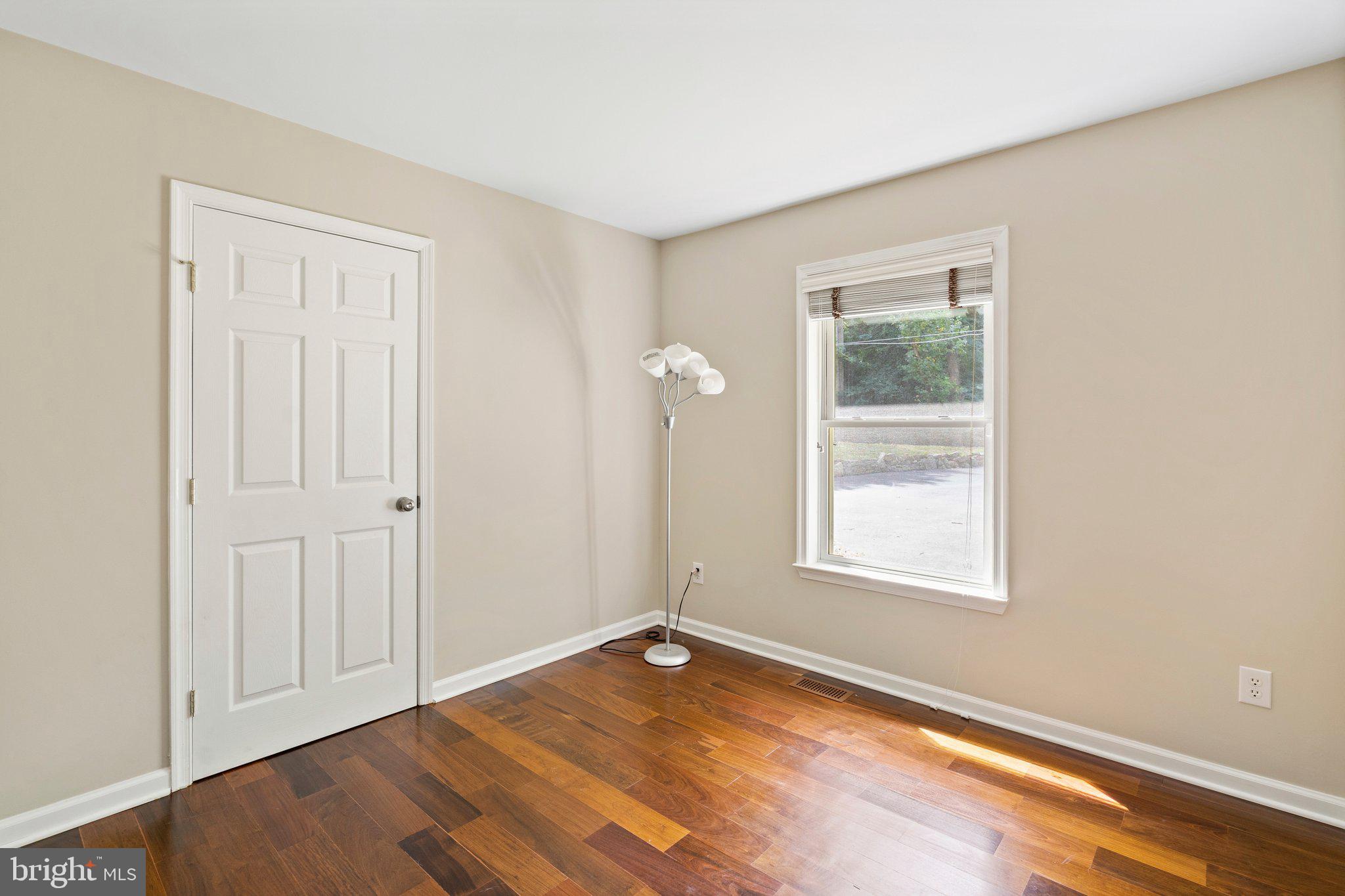 8394 Cobb Road Manassas, VA 20112 - Photo 11 of 35 third room on main level
