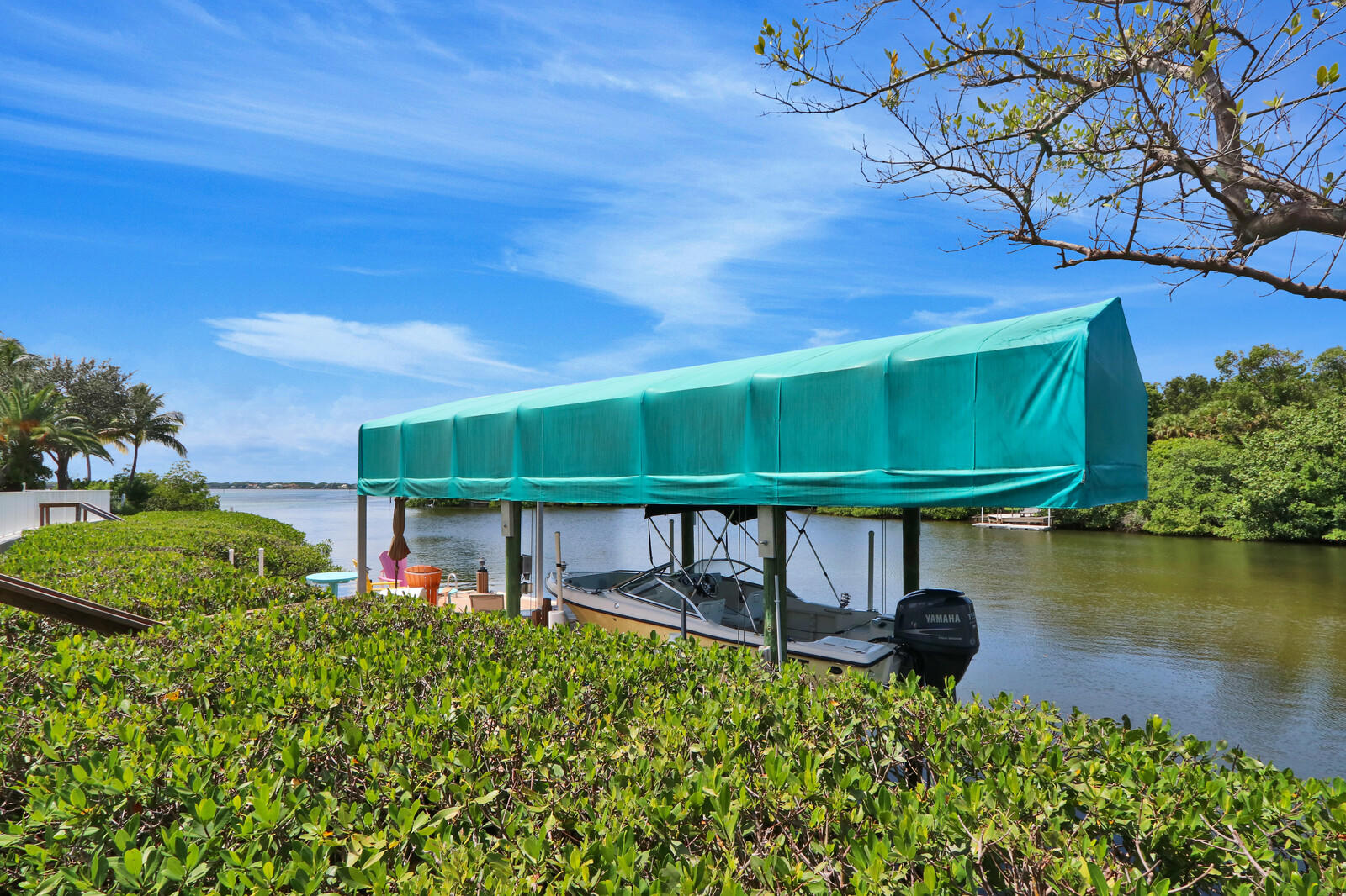 1304 Peninsular Road Jupiter, FL 33469 - Photo 48 of 67 a front view of a house with garden