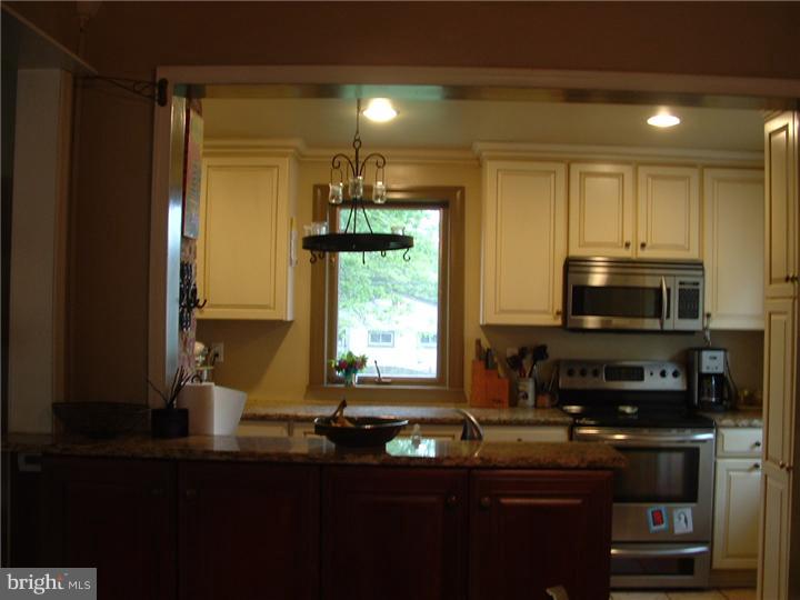 302 Gilpin Road Willow Grove, PA 19090 - Photo 11 of 22 Kitchen
