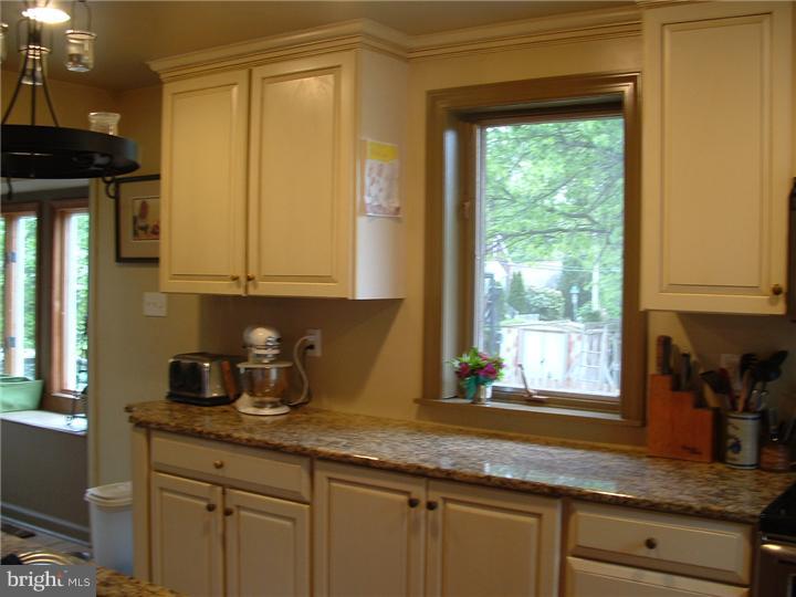 302 Gilpin Road Willow Grove, PA 19090 - Photo 12 of 22 Kitchen