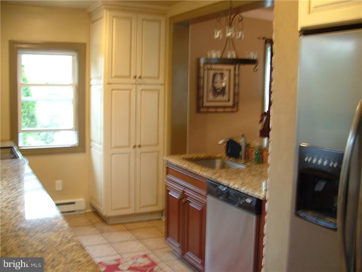 302 Gilpin Road Willow Grove, PA 19090 - Photo 13 of 22 Kitchen