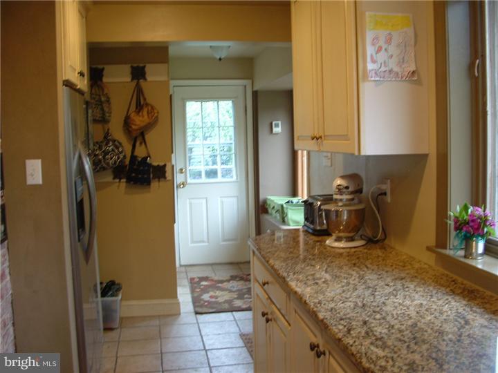 302 Gilpin Road Willow Grove, PA 19090 - Photo 14 of 22 Kitchen