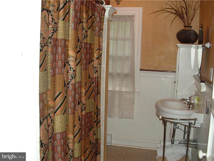 302 Gilpin Road Willow Grove, PA 19090 - Photo 16 of 22 Bathroom